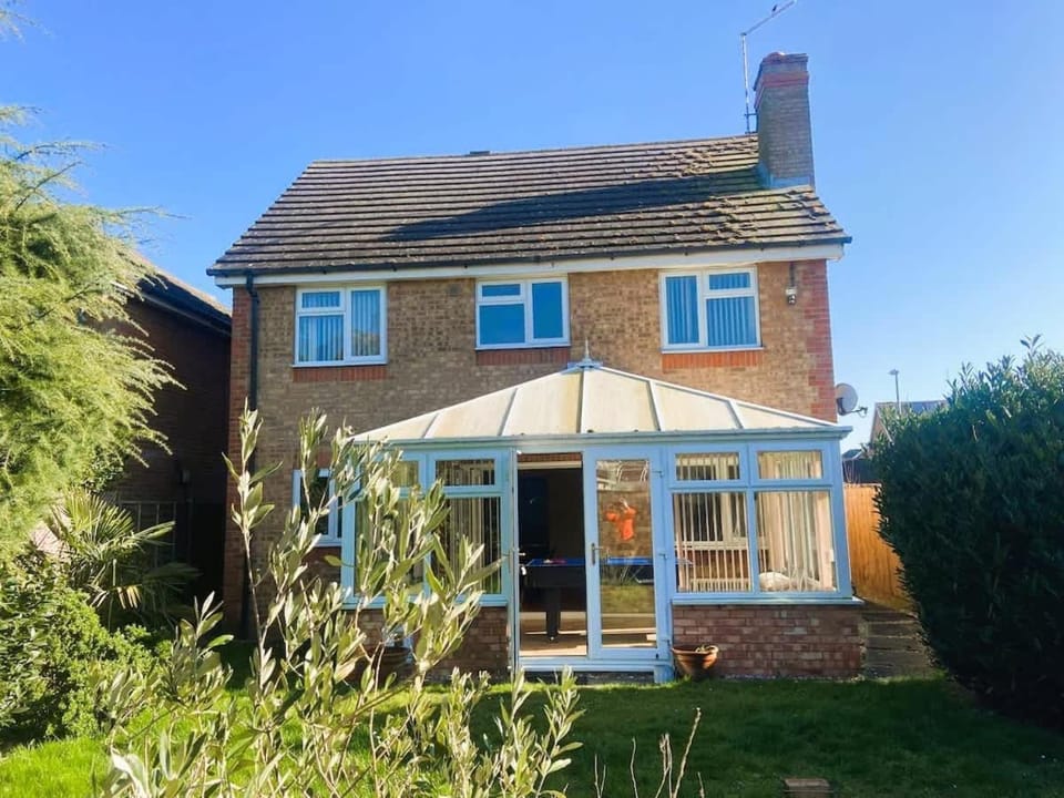 ELY House with FREE private parking House in Ely