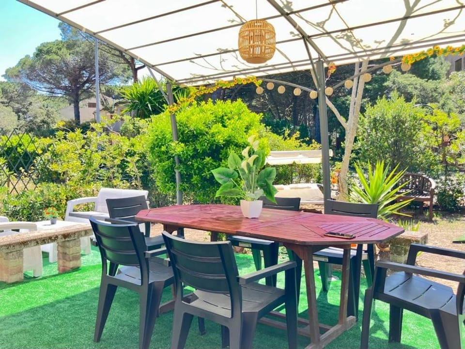 Garden, Dining area