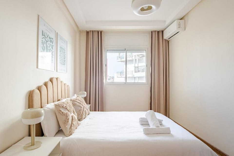 Bedroom, towels, air conditioner