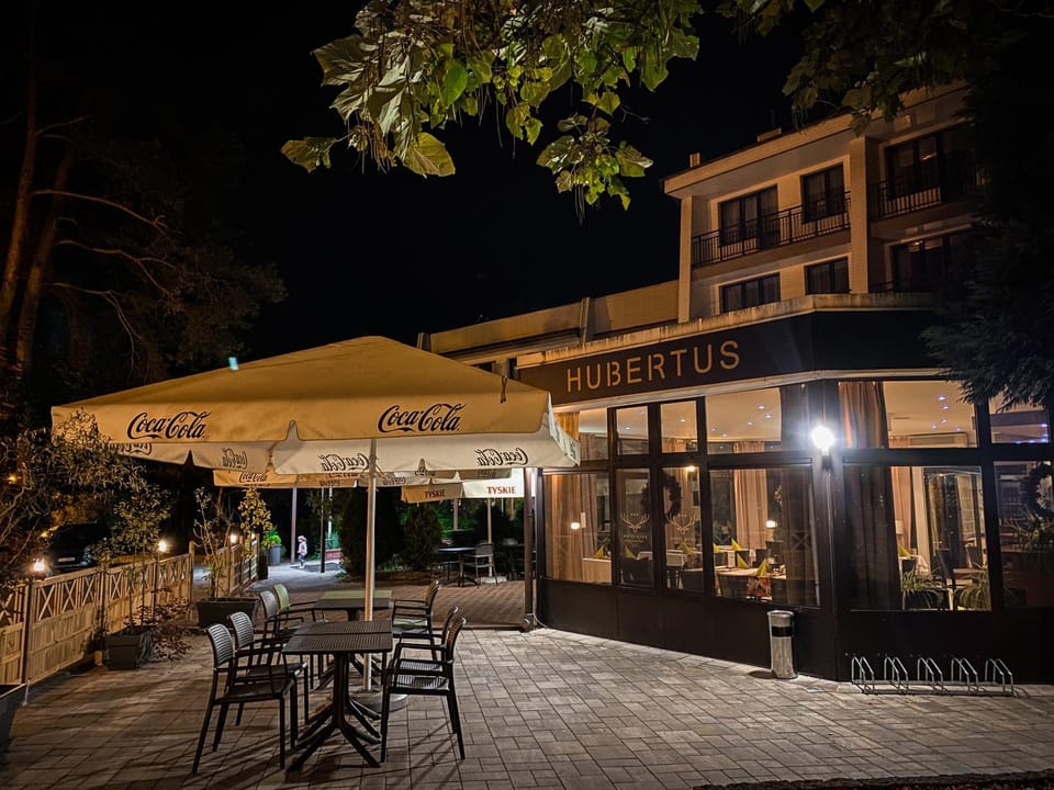 Restaurant/places to eat, Restaurant/places to eat