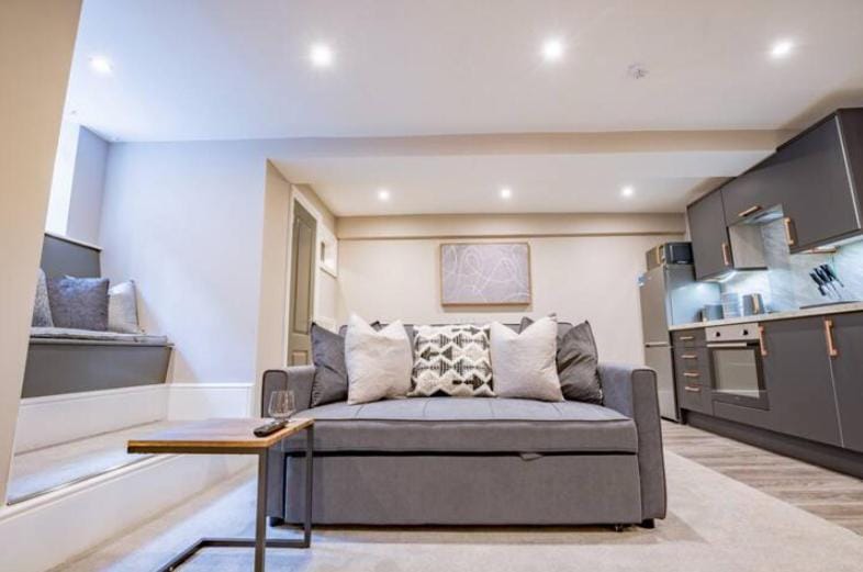 Kitchen or kitchenette, Living room, Seating area, oven, stove