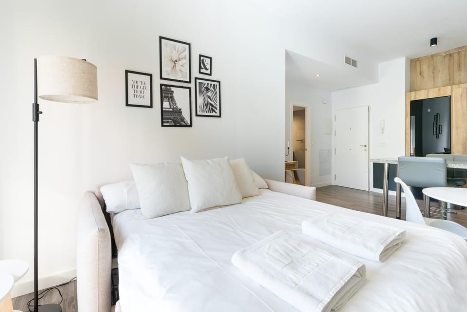 Photo of the whole room, Bedroom