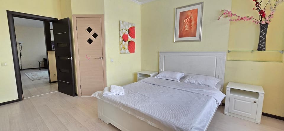Bed, Photo of the whole room, Bedroom, wardrobe