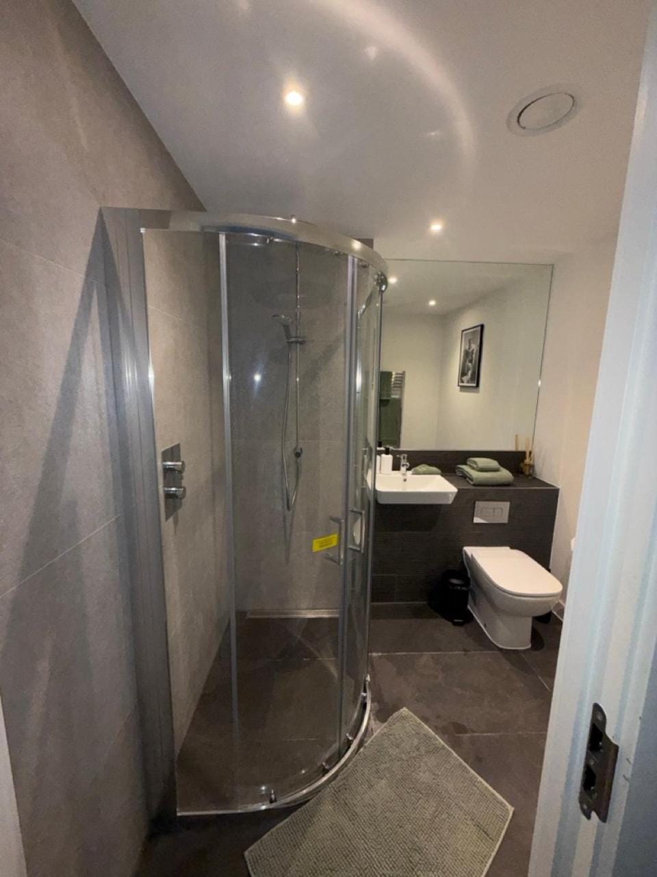 Shower, Toilet