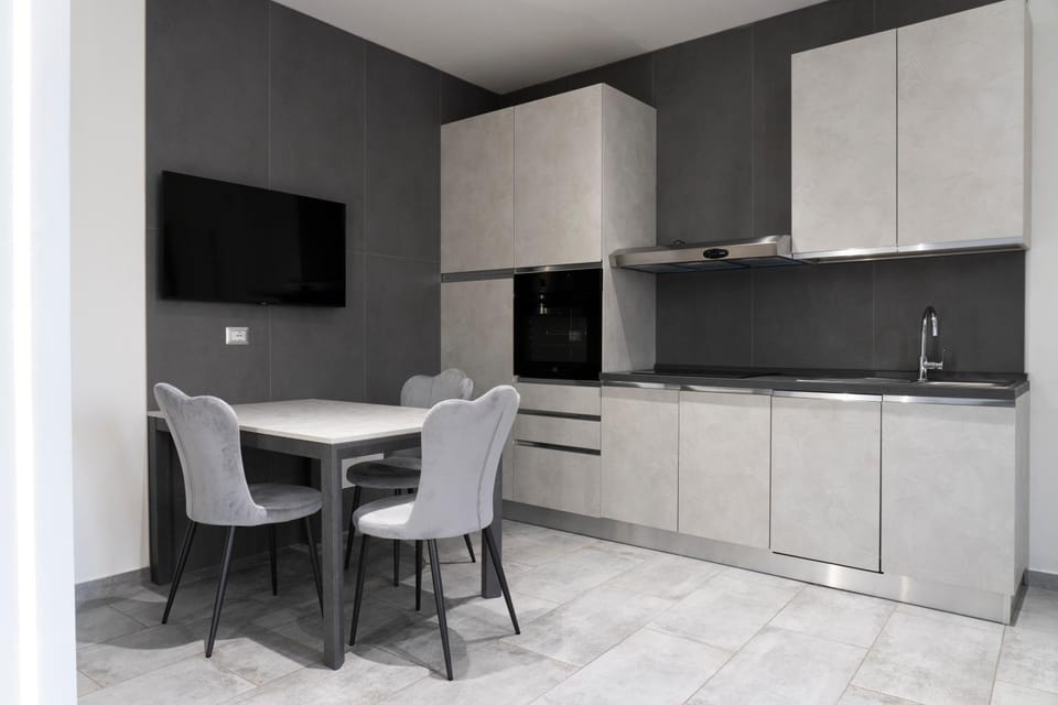 Kitchen or kitchenette, Dining area, oven, stove