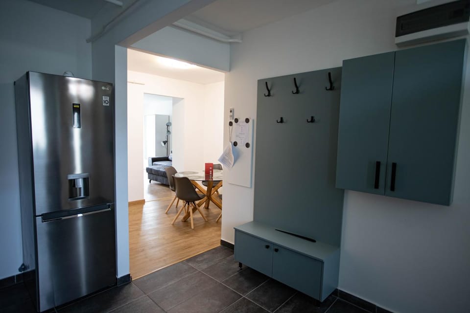 Kitchen or kitchenette, Dining area, kitchen