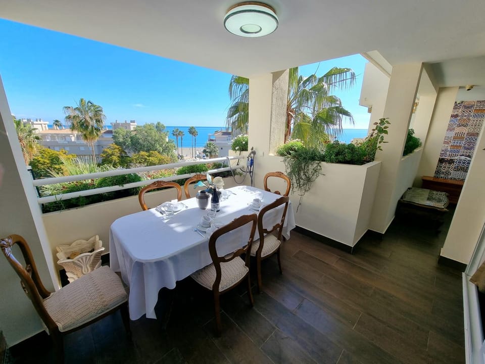 View (from property/room), Balcony/Terrace, Dining area, Sea view