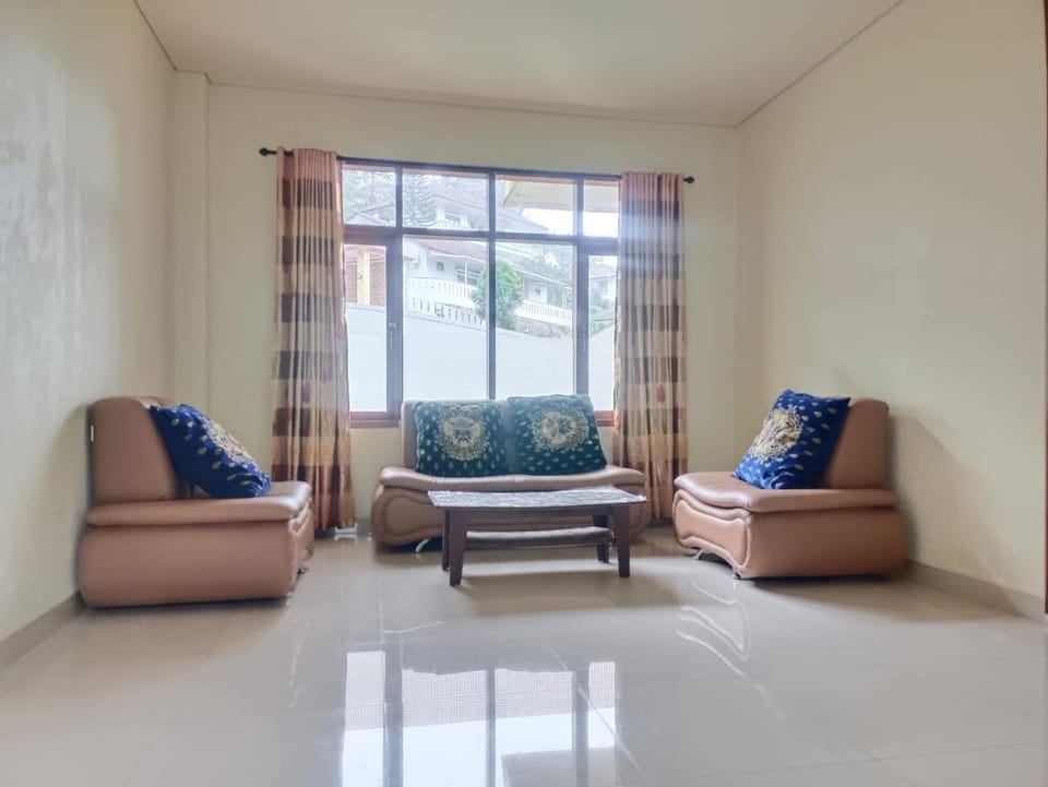 villa andi puncak Villa in Cisarua