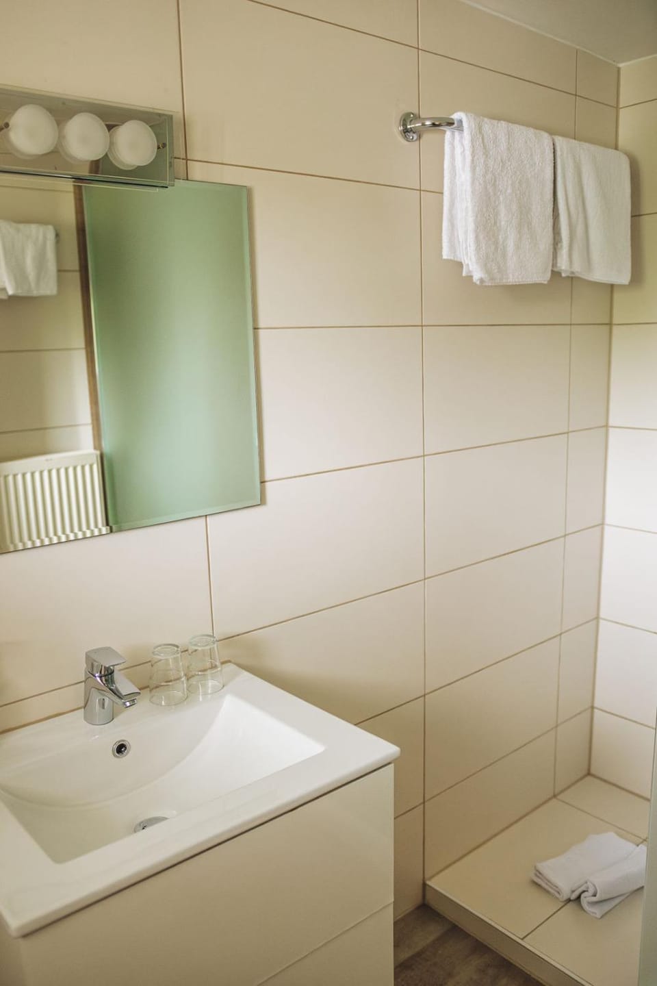 Bathroom, towels