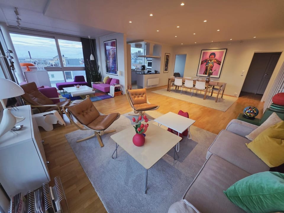 Living room, Seating area, Dining area