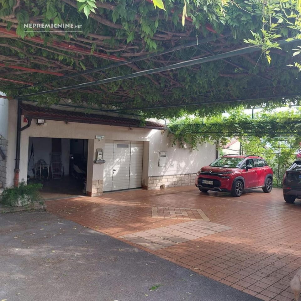 Property building, Parking