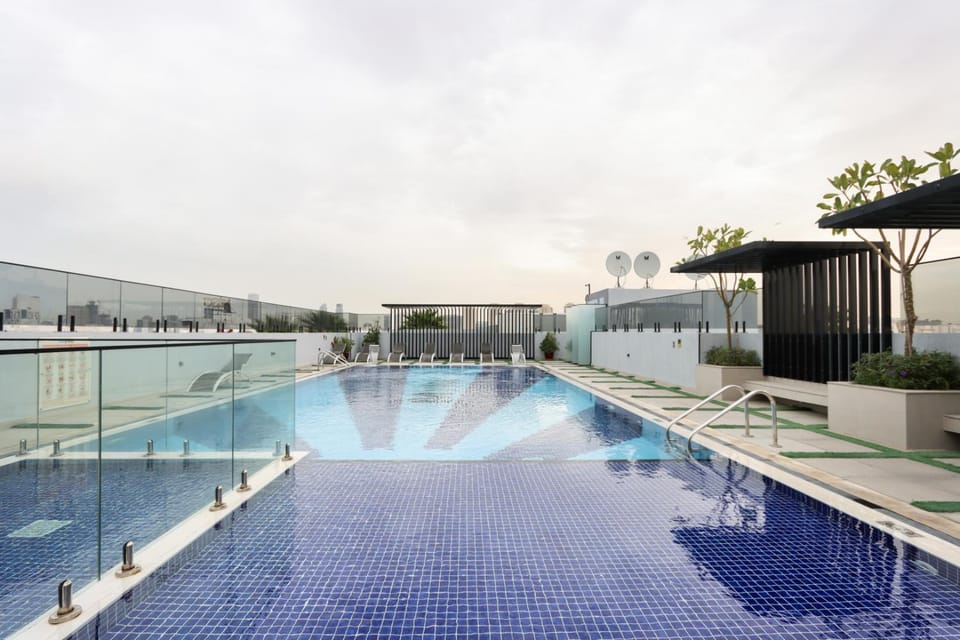 Day, Swimming pool