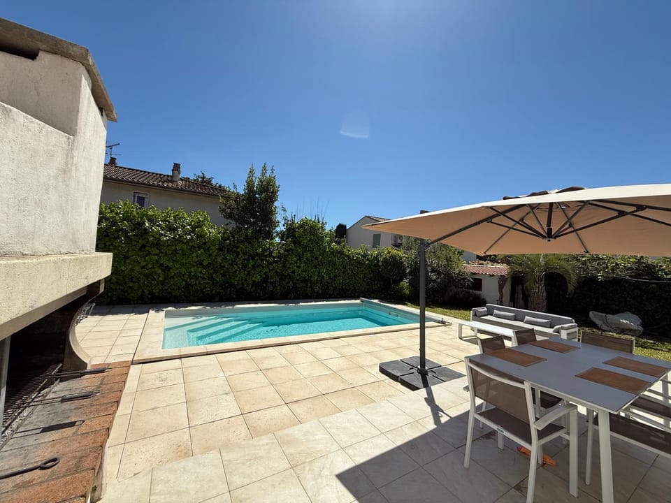 Villa Salvador 4 Chambres Piscine House in Mauguio