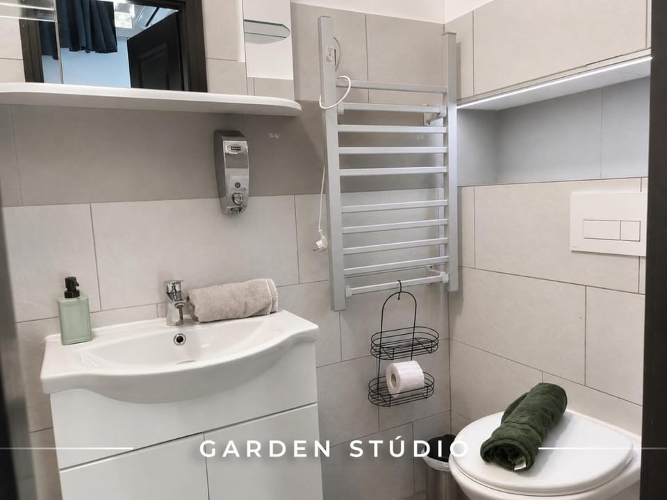 Tisza Gyöngye Garden Apartment in Szeged