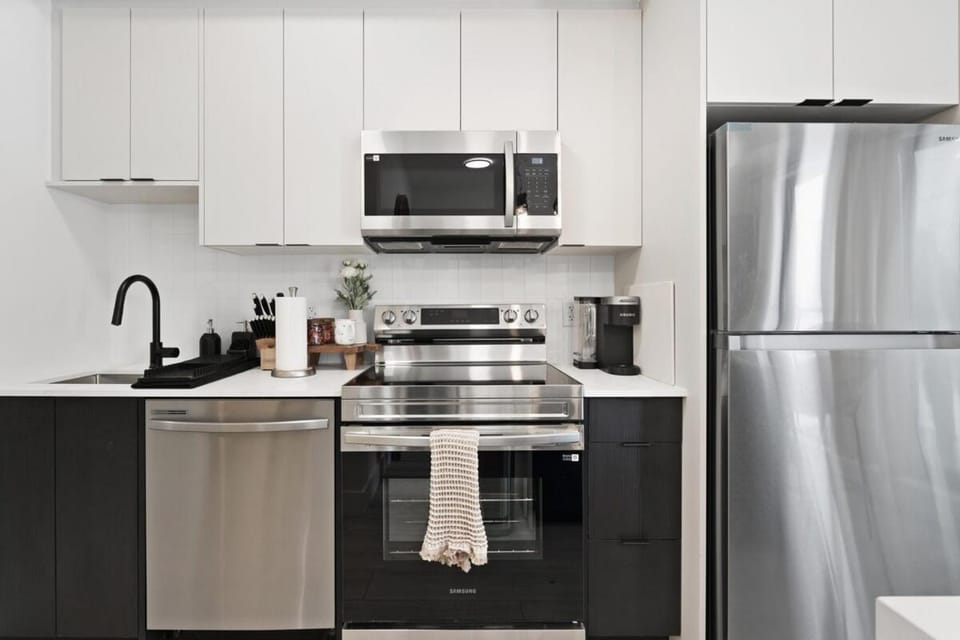 Coffee/tea facilities, Kitchen or kitchenette, dishwasher, oven, stove