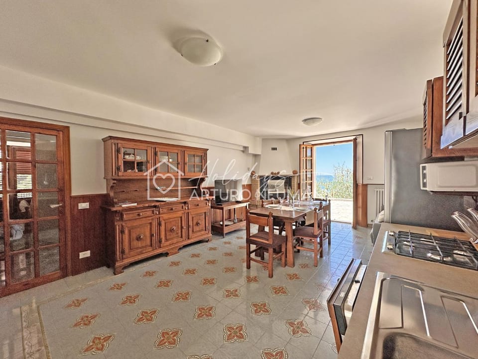 Kitchen or kitchenette, Dining area, dishwasher, oven, pet friendly, stove