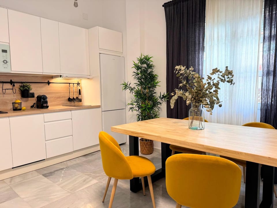 Dining area, kitchen