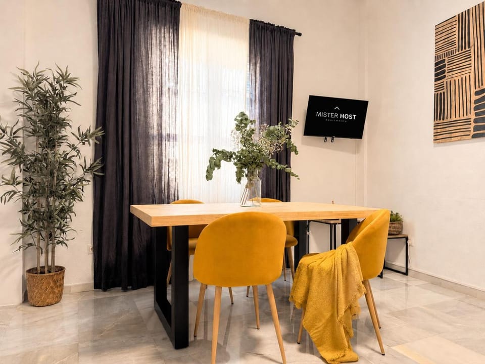 TV and multimedia, Living room, Dining area, internet, air conditioner
