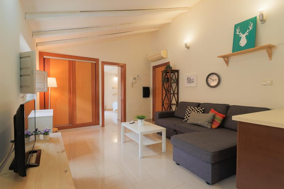 Communal lounge/ TV room, TV and multimedia, Living room, Seating area