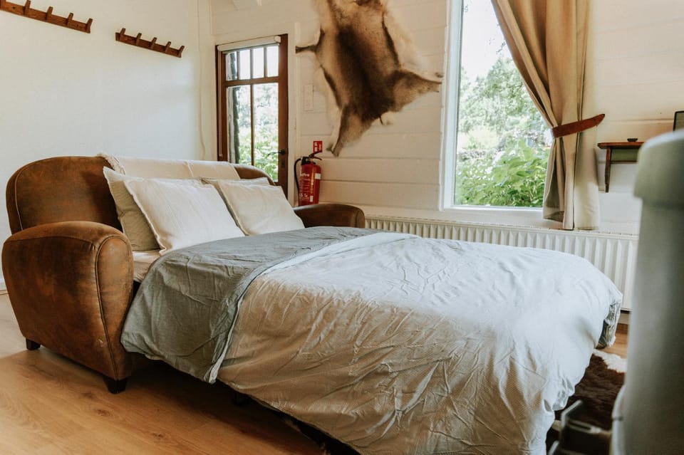 Bed, Living room
