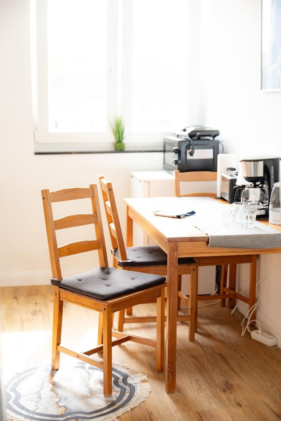 Coffee/tea facilities, Kitchen or kitchenette, Dining area, toaster