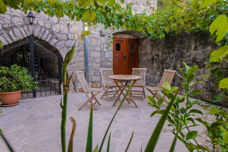 Patio, Facade/entrance