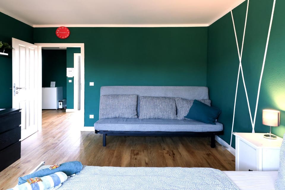 Bed, Living room, Photo of the whole room, Seating area, Bedroom