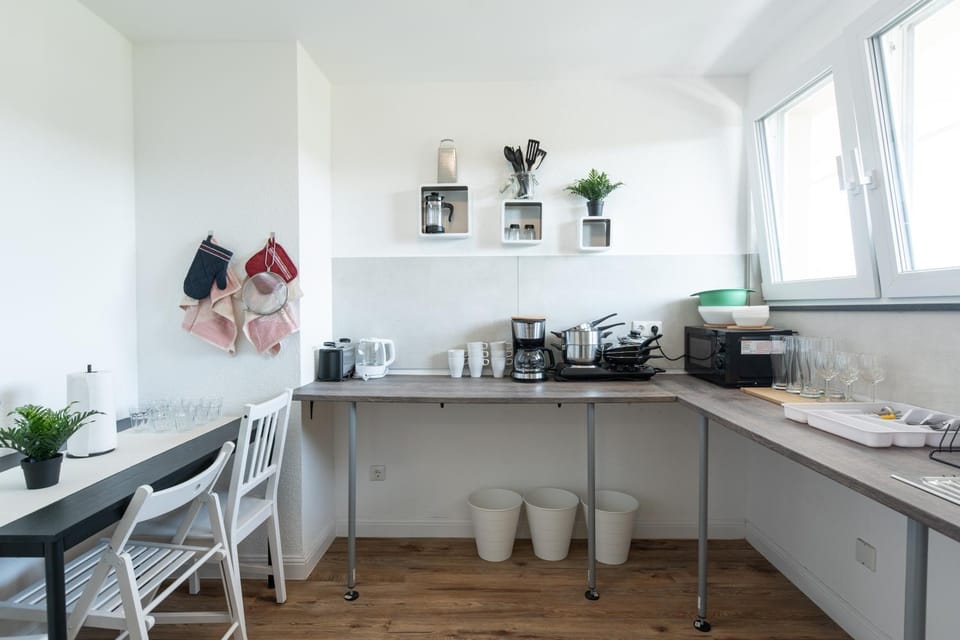 Coffee/tea facilities, Kitchen or kitchenette, Dining area, minibar, toaster