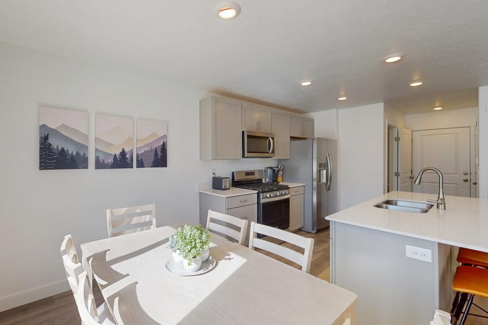 Game Room & Mountain View: Cedar City Townhome House in Cedar City