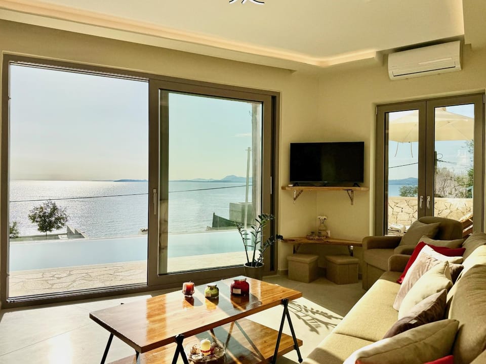 Communal lounge/ TV room, Living room