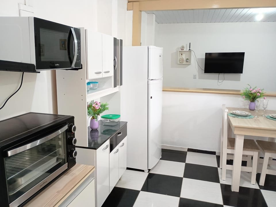 TV and multimedia, Kitchen or kitchenette, Dining area, oven