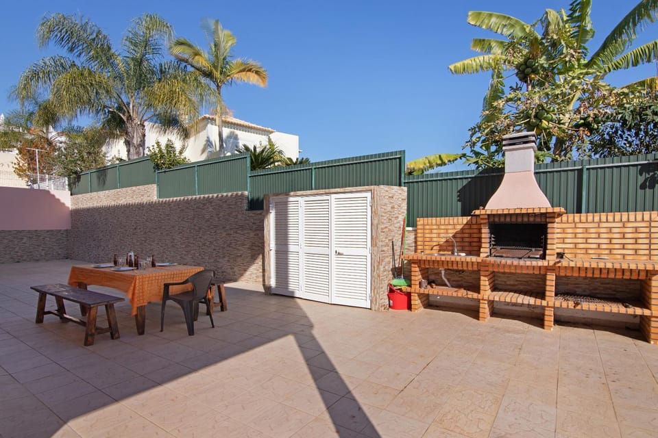 Property building, Balcony/Terrace, Living room