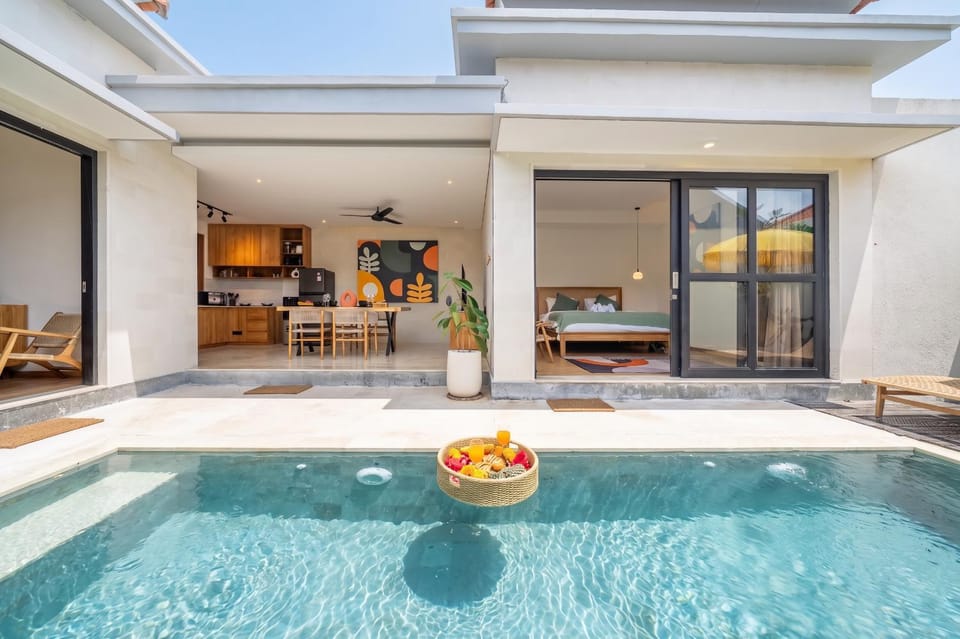 Patio, Living room, Dining area, Swimming pool, Swimming pool
