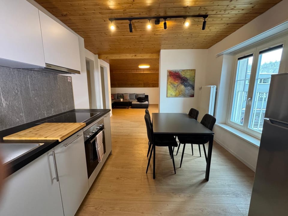Kitchen or kitchenette, Seating area