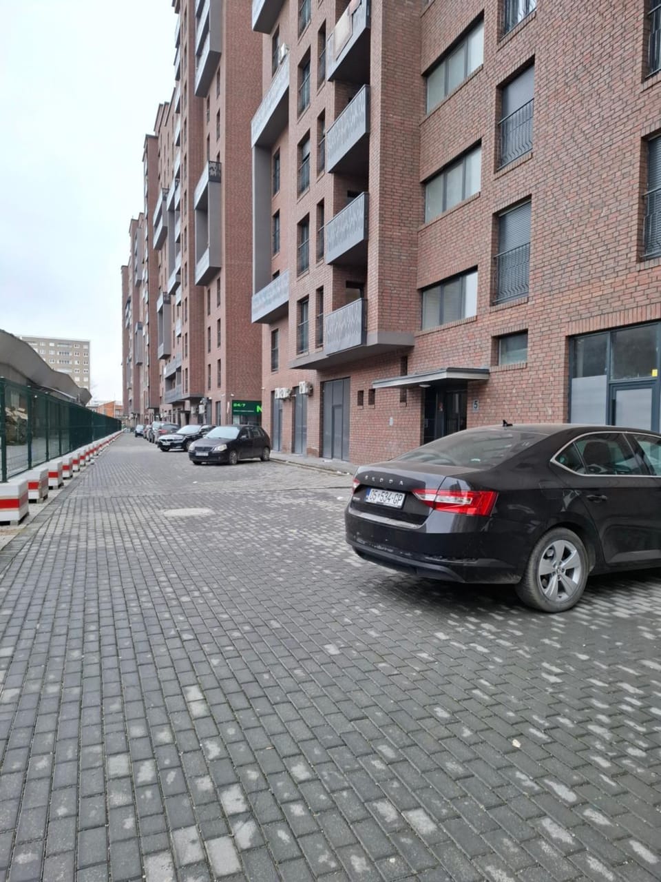 Property building, Day, Neighbourhood, Location, Parking