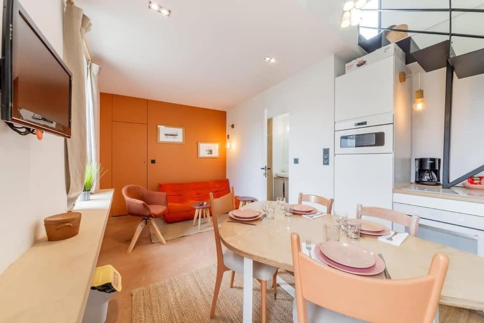 Communal lounge/ TV room, Kitchen or kitchenette, Living room, Seating area, Dining area