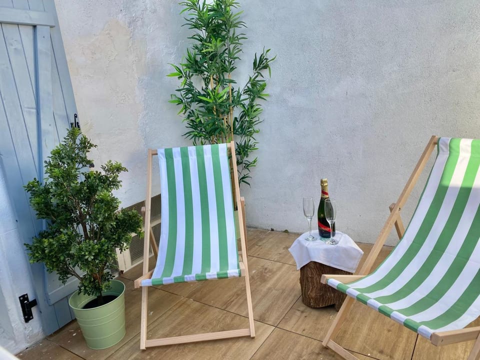 Patio, sunbed