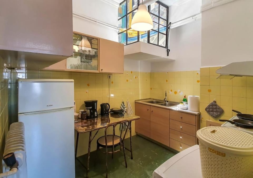 Coffee/tea facilities, Kitchen or kitchenette, oven, stove, toaster