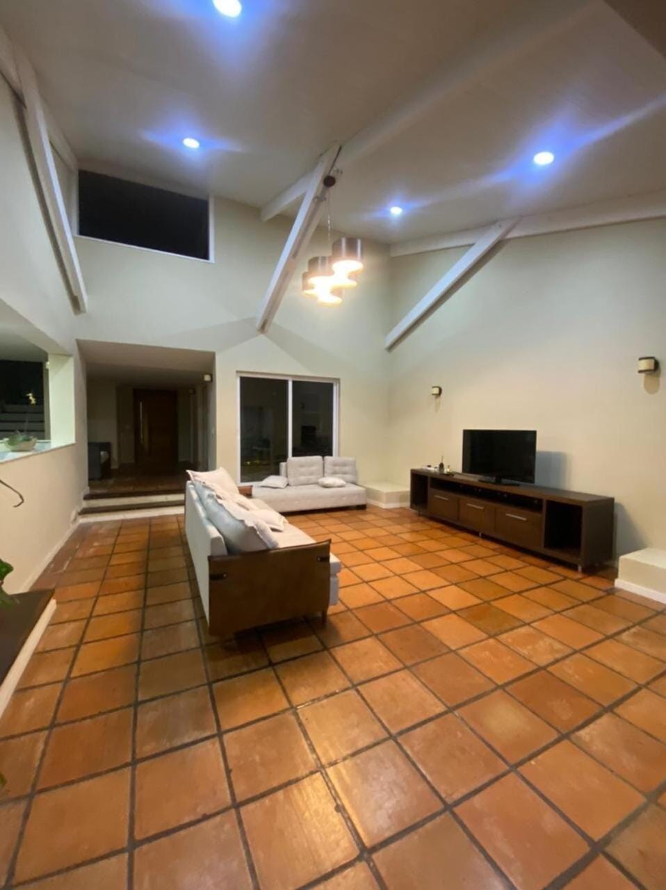 Mansão com quintal amplo em Cabo Frio-Ogiva House in Cabo Frio