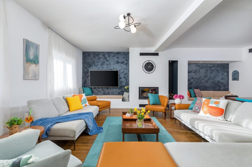 Toilet, Balcony/Terrace, Living room, Seating area, Dining area, air conditioner