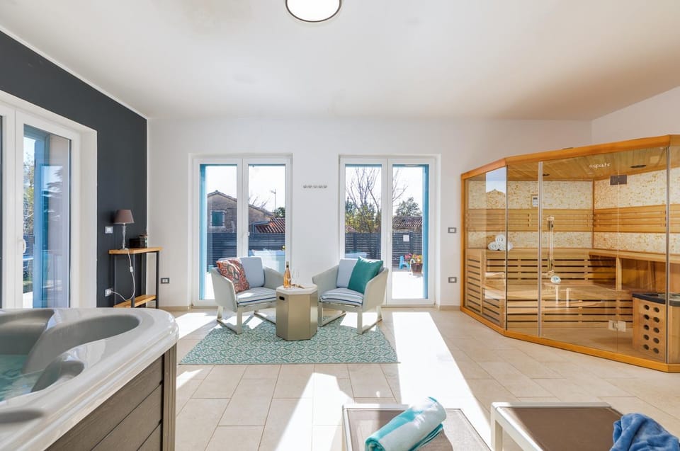Sauna, Bathroom, Spa and wellness centre/facilities