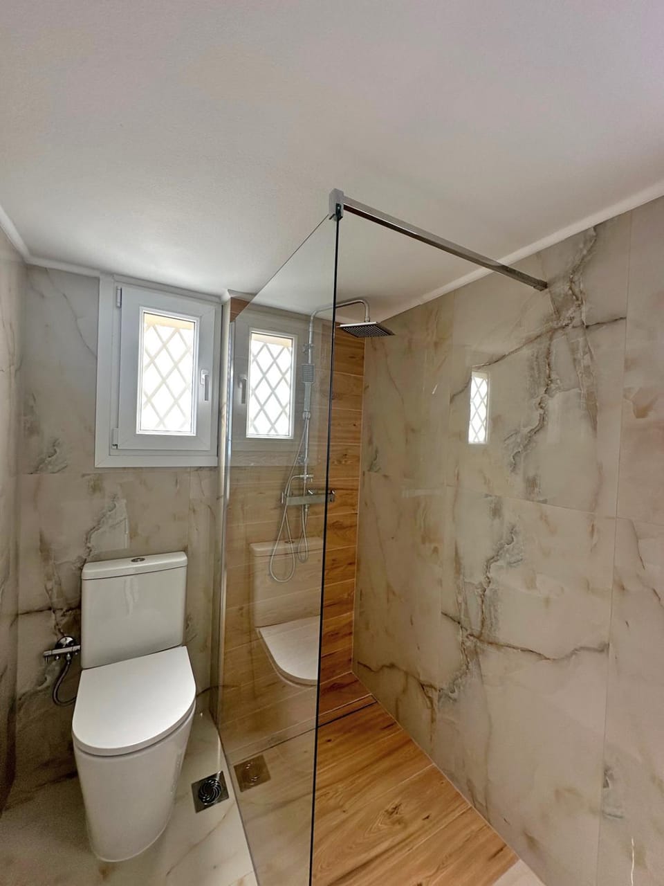 Shower, Toilet