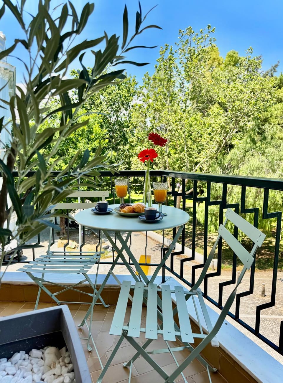 View (from property/room), Balcony/Terrace, Dining area