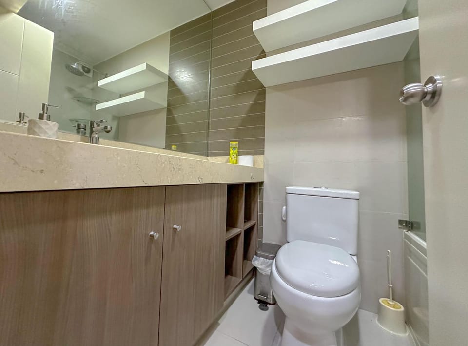 Shower, Toilet, Bathroom, towels