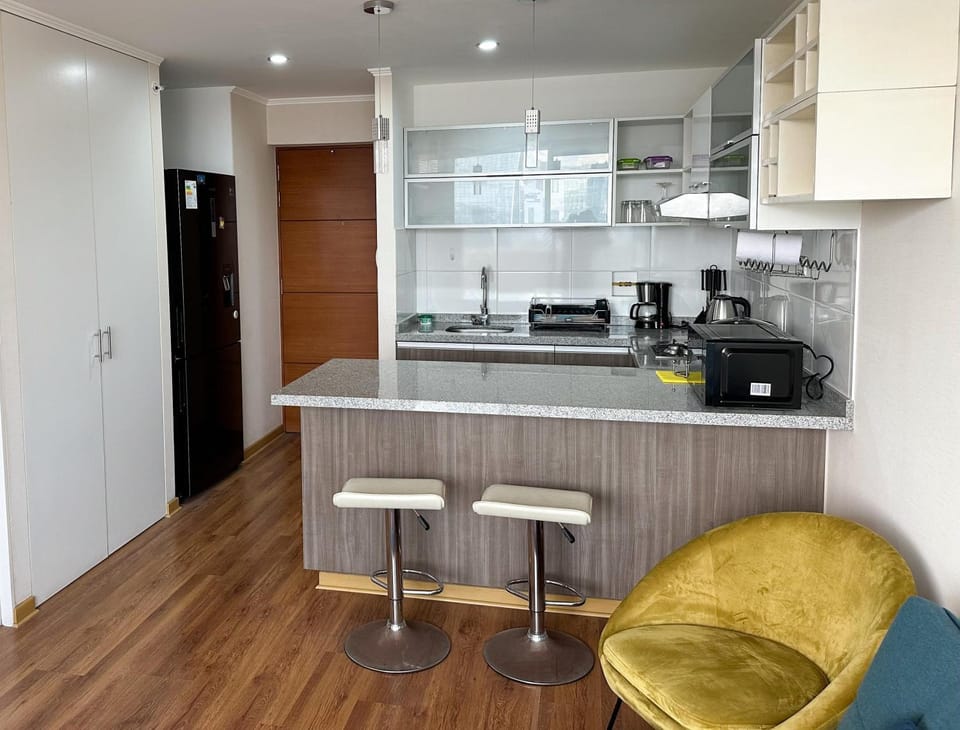 Kitchen or kitchenette, Dining area, stove