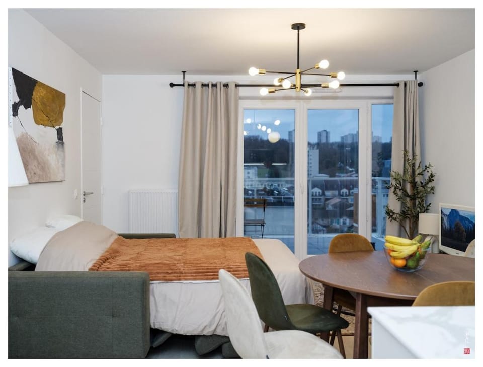 Chic appart 3 pièces avec Parking et Terrasse à 35min de Paris Apartment in Paris