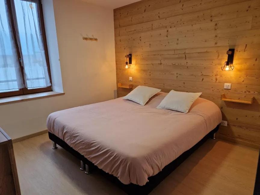 Gite famille & bain nordique, Chez Bubu, école rénovée au cœur des Vosges Apartment in Vosges