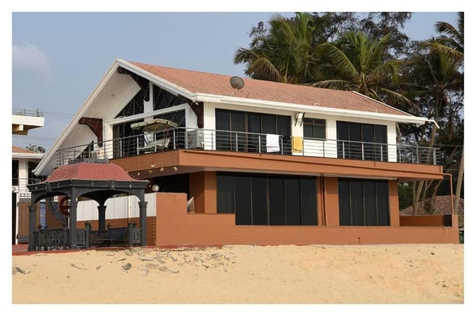 Alvin's Beach Villa Premium 4-Bedroom Villa in Karnataka