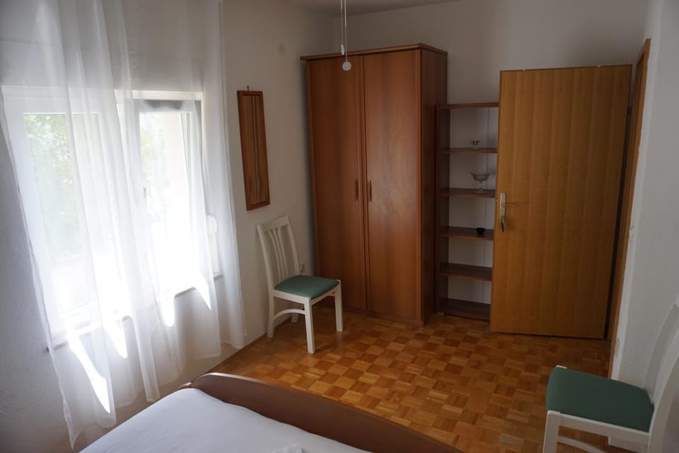 Bed, Library, Photo of the whole room, Bedroom, wardrobe