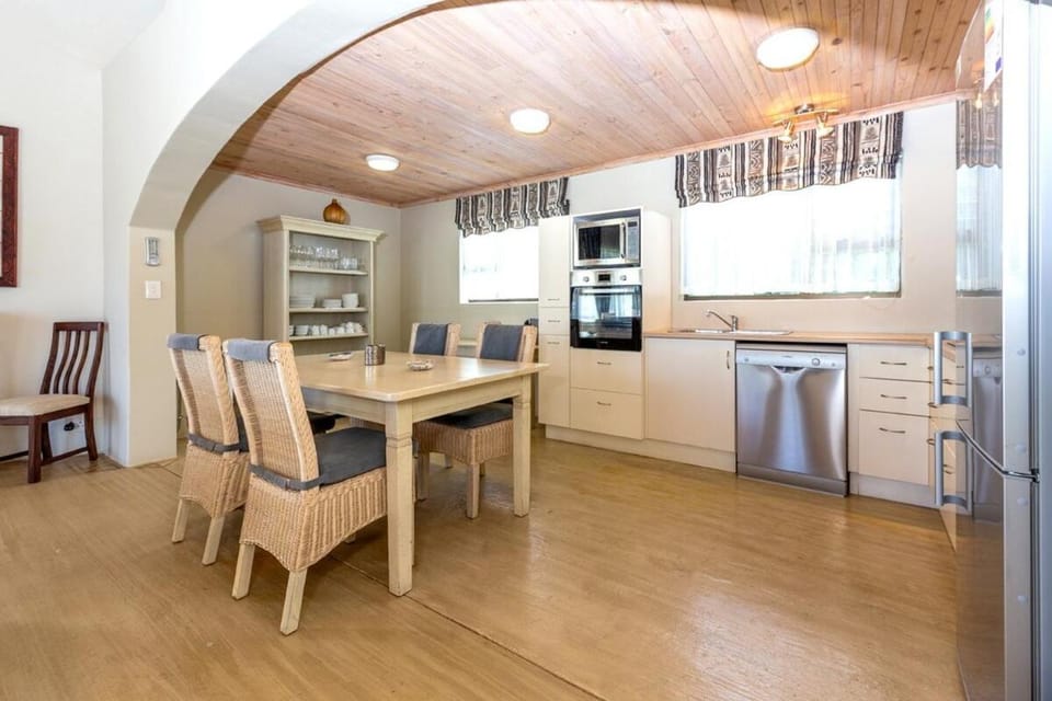 Kitchen or kitchenette, Dining area, dishwasher, oven, stove, toaster